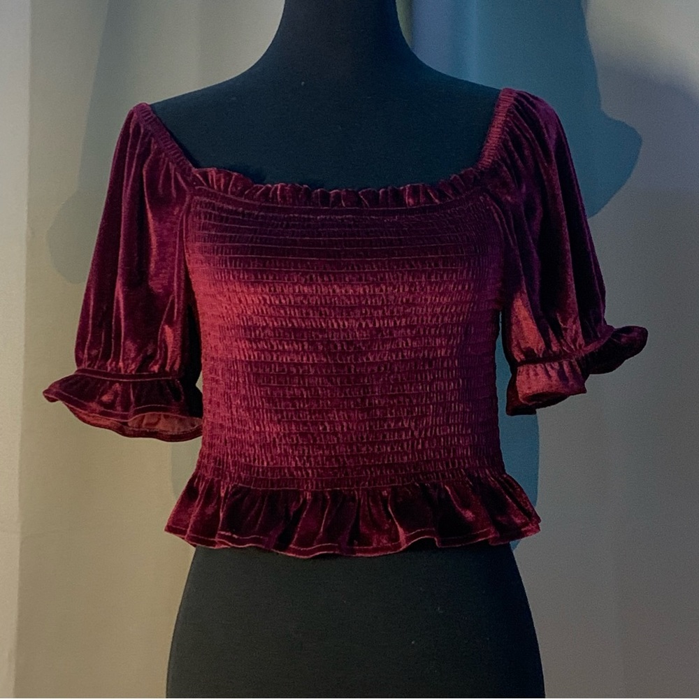 Rewind Brand cropped smocked maroon wine color size large blouse